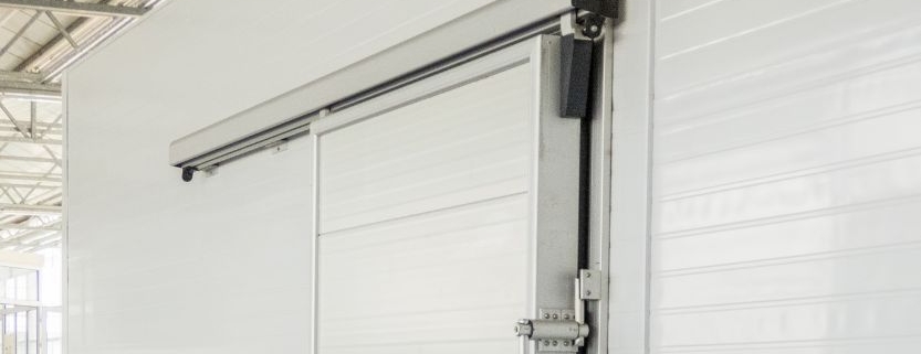 Cómo elegir la puerta adecuada para tu cámara frigorífica
